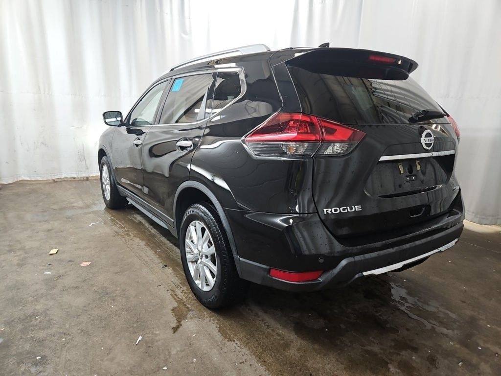 2019 Nissan Rogue SV photo 3