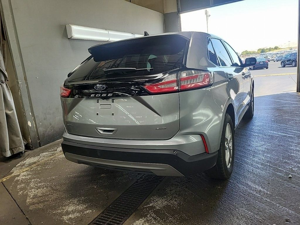 2024 Ford Edge SEL photo 3