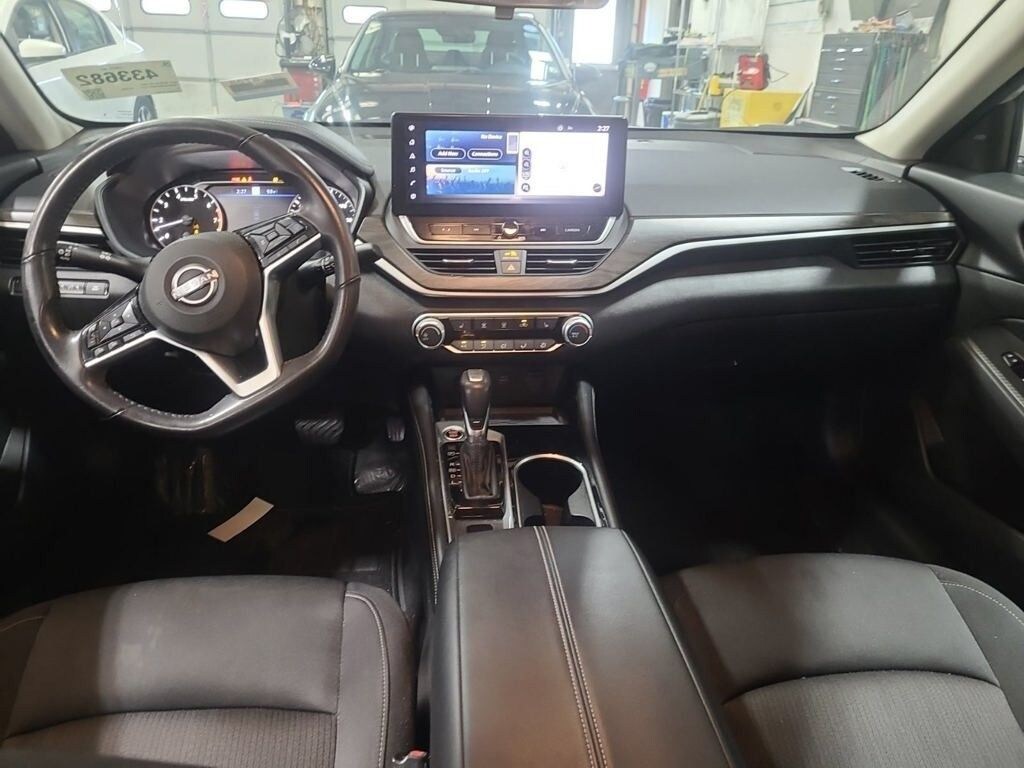 Used 2024 Nissan Altima 2.5 SV Sedan