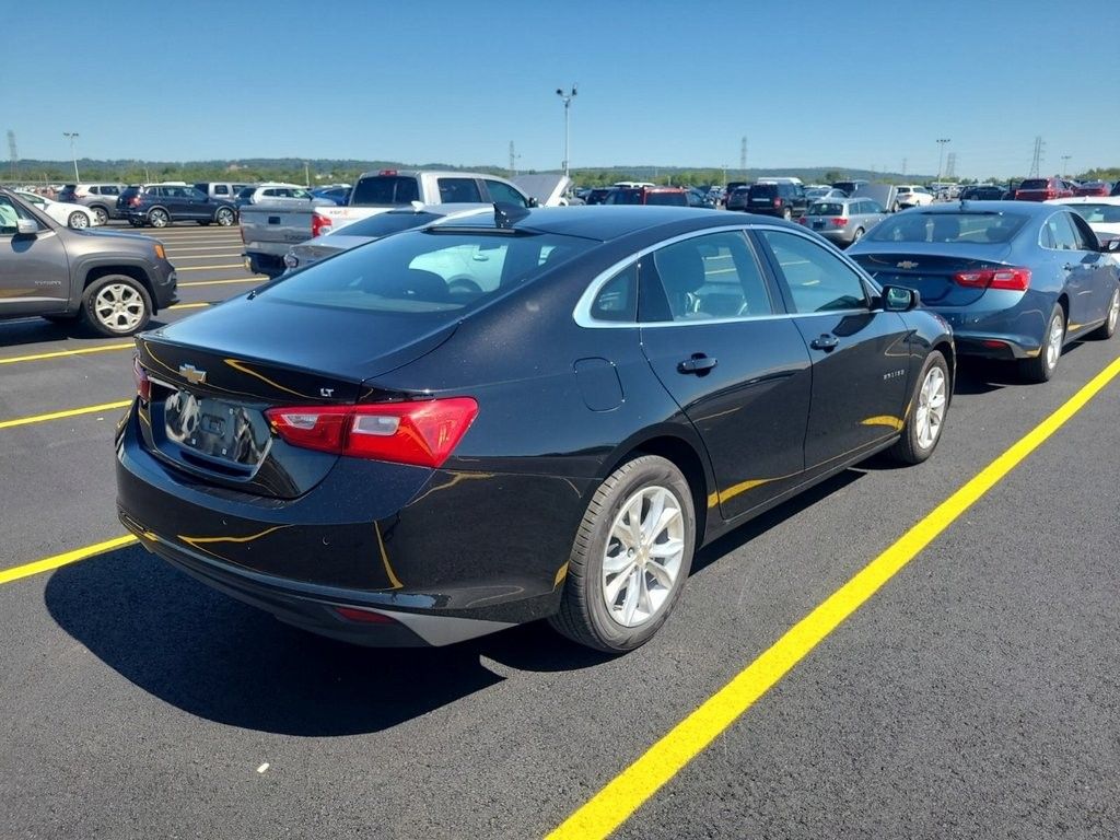 2024 Chevrolet Malibu 1LT photo 2