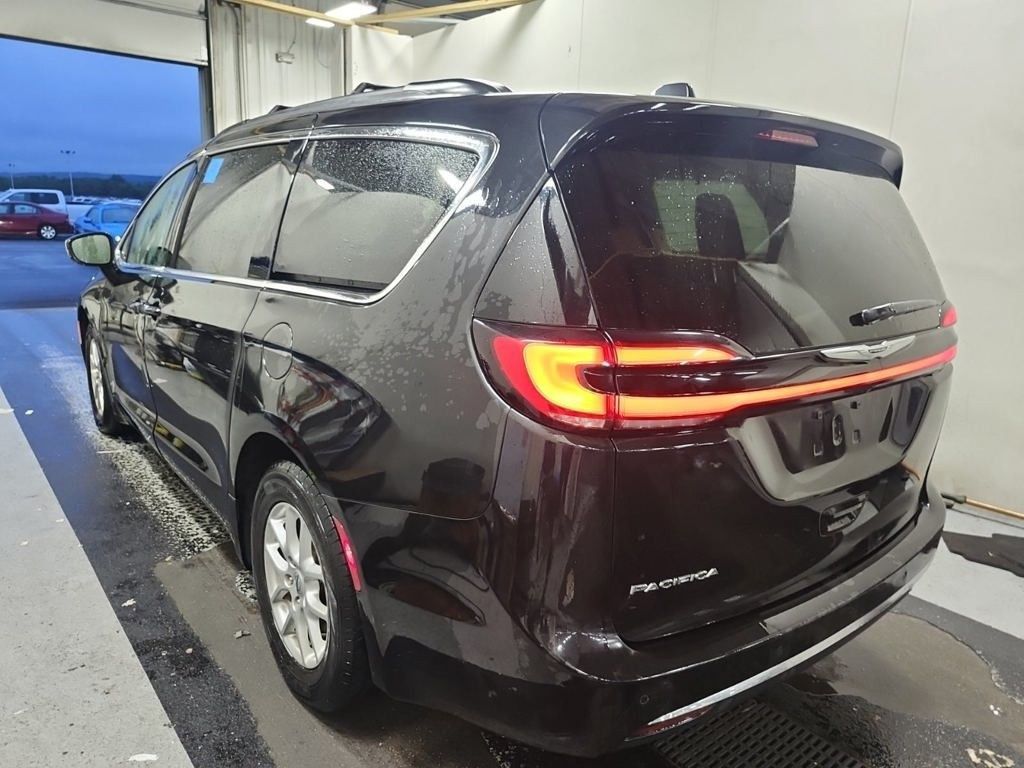 2022 Chrysler Pacifica Touring L photo 2