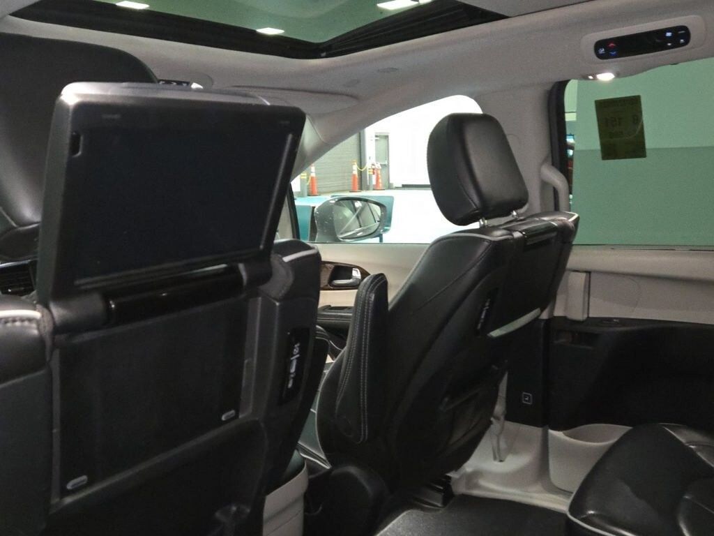 Used 2022 Chrysler Pacifica Hybrid Limited Minivan/Van