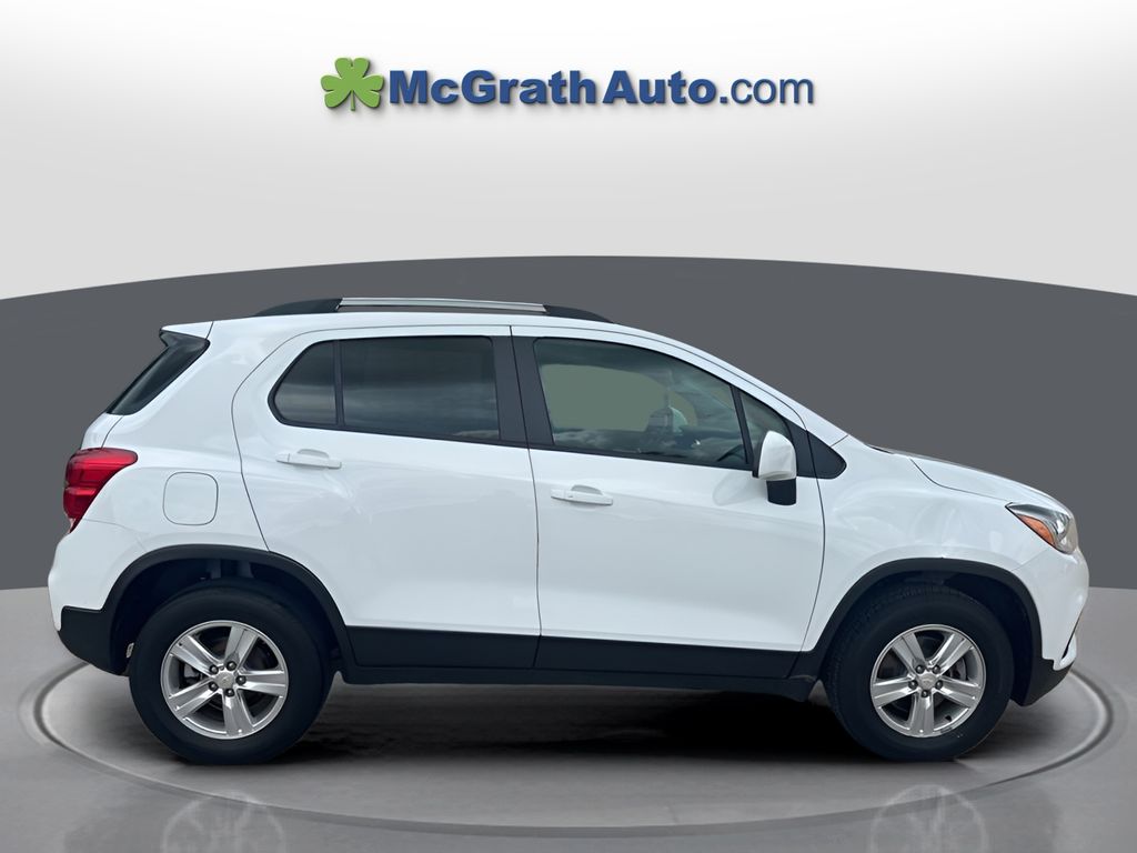 2022 Chevrolet Trax LT photo 2