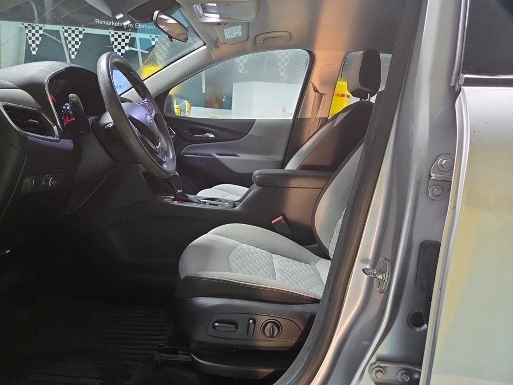2019 Chevrolet Equinox LS photo 3