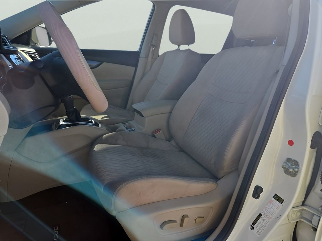 2018 Nissan Rogue SV photo 3