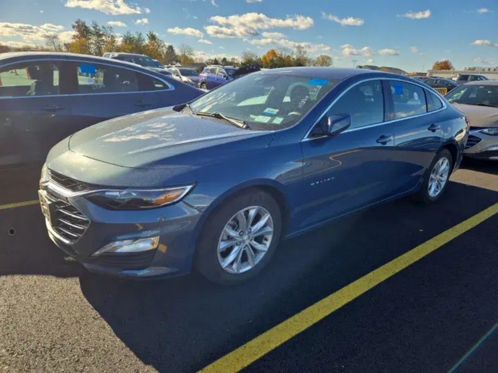 2024 Chevrolet Malibu 1LT photo 2