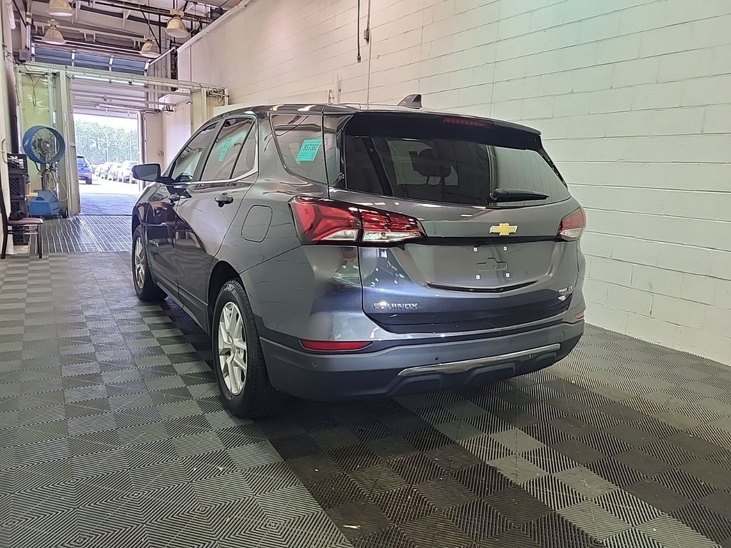 2022 Chevrolet Equinox LT photo 2