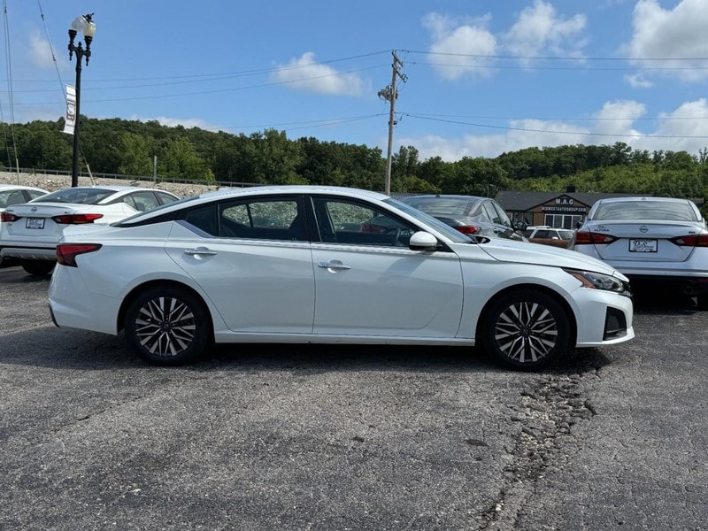 Used 2023 Nissan Altima SV with VIN 1N4BL4DV1PN381762 for sale in Pacific, MO