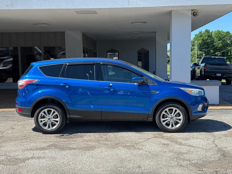 Used 2017 Ford Escape SE with VIN 1FMCU9GD5HUA74268 for sale in Pacific, MO