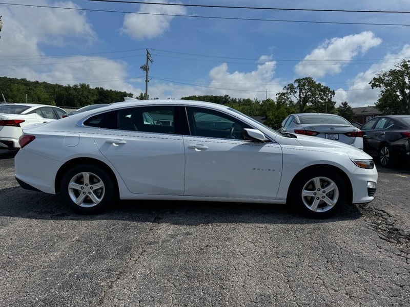 Used 2022 Chevrolet Malibu 1LT with VIN 1G1ZD5ST4NF175512 for sale in Pacific, MO