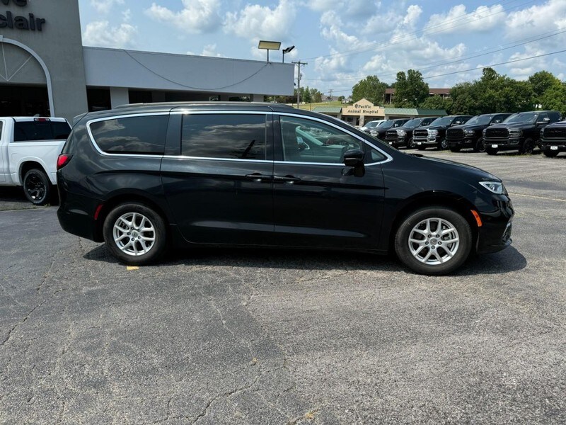 Used 2022 Chrysler Pacifica Touring L with VIN 2C4RC1BG0NR112440 for sale in Pacific, MO