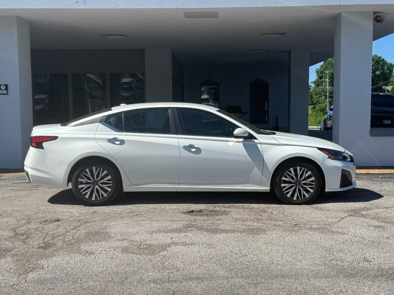 Used 2023 Nissan Altima SV with VIN 1N4BL4DV5PN382476 for sale in Pacific, MO