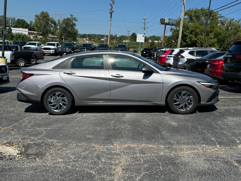 Used 2024 Hyundai Elantra SEL with VIN KMHLM4DGXRU637351 for sale in Pacific, MO