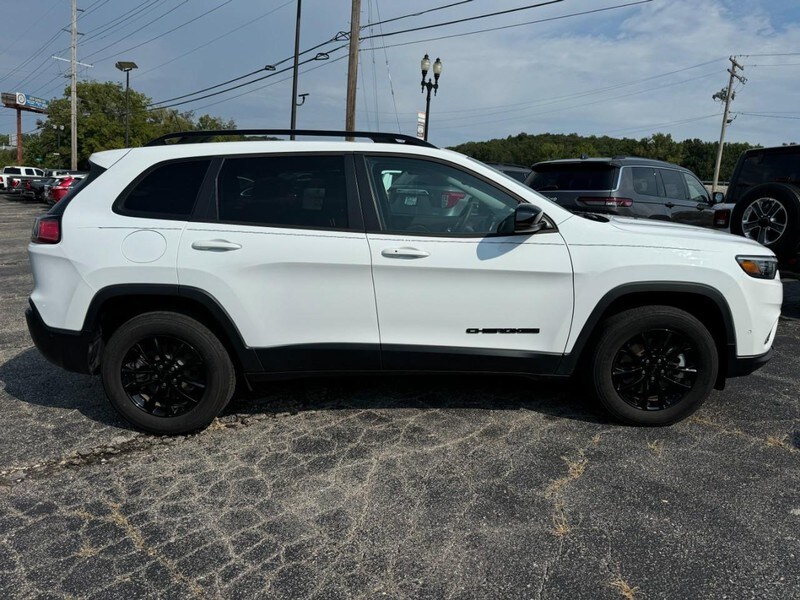 Used 2023 Jeep Cherokee Altitude Lux with VIN 1C4PJMMB1PD113828 for sale in Pacific, MO