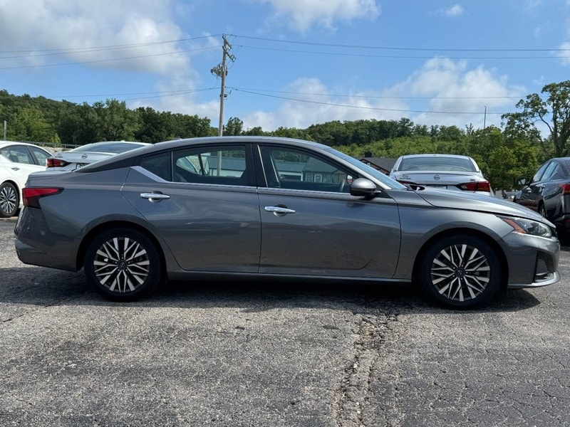 Used 2023 Nissan Altima SV with VIN 1N4BL4DV2PN391068 for sale in Pacific, MO