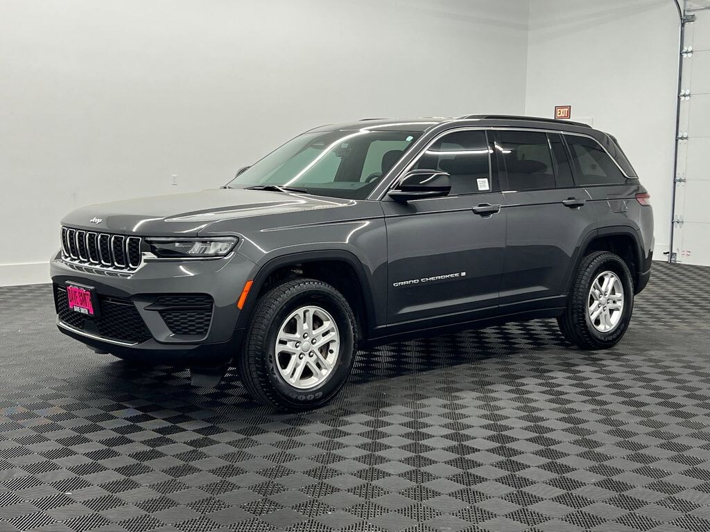 Used 2025 Jeep Grand Cherokee Laredo 4x4 SUV