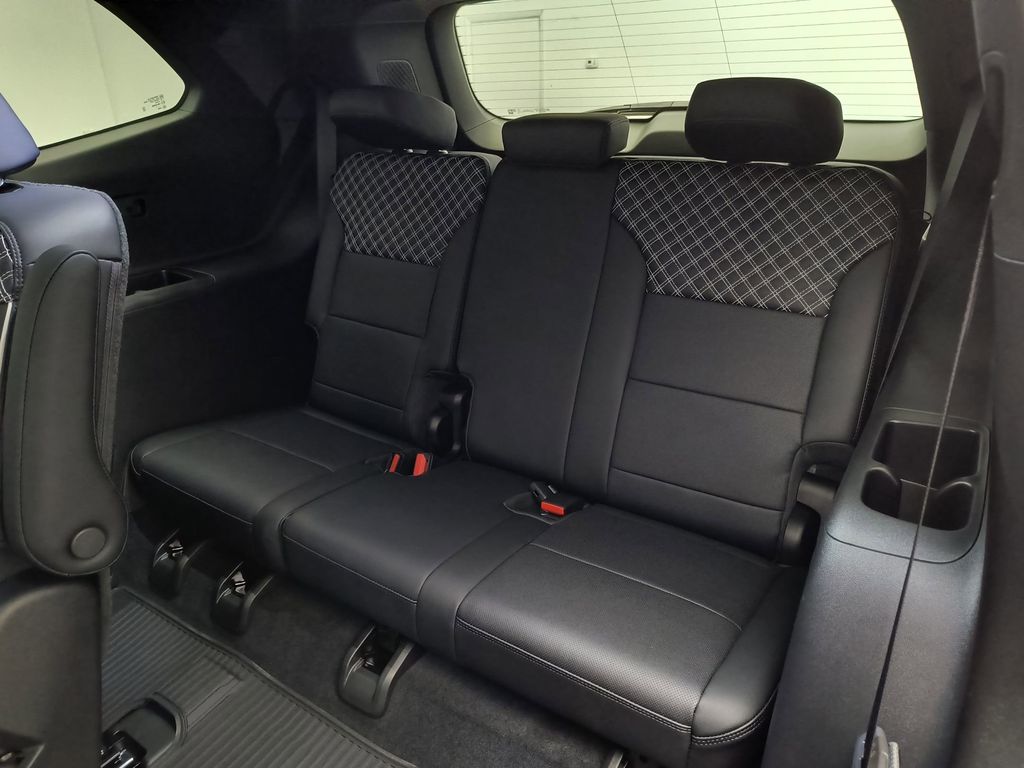 2026 GMC Acadia Denali - Photo 20