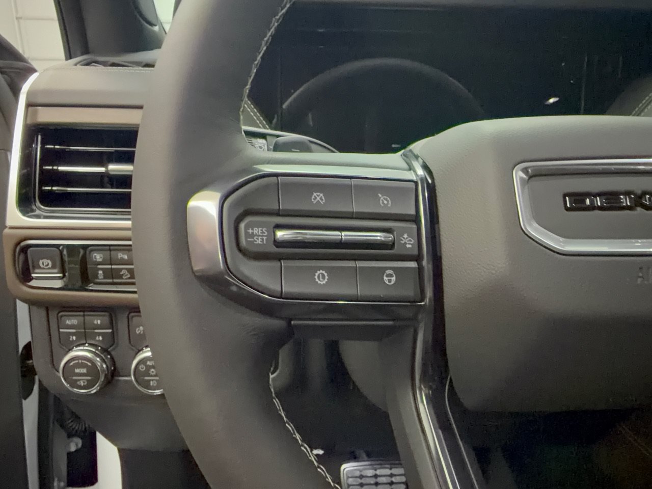 2027 GMC Yukon XL Denali Ultimate - Photo 17