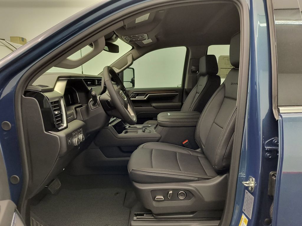 2026 GMC Sierra 3500HD Denali - Photo 5