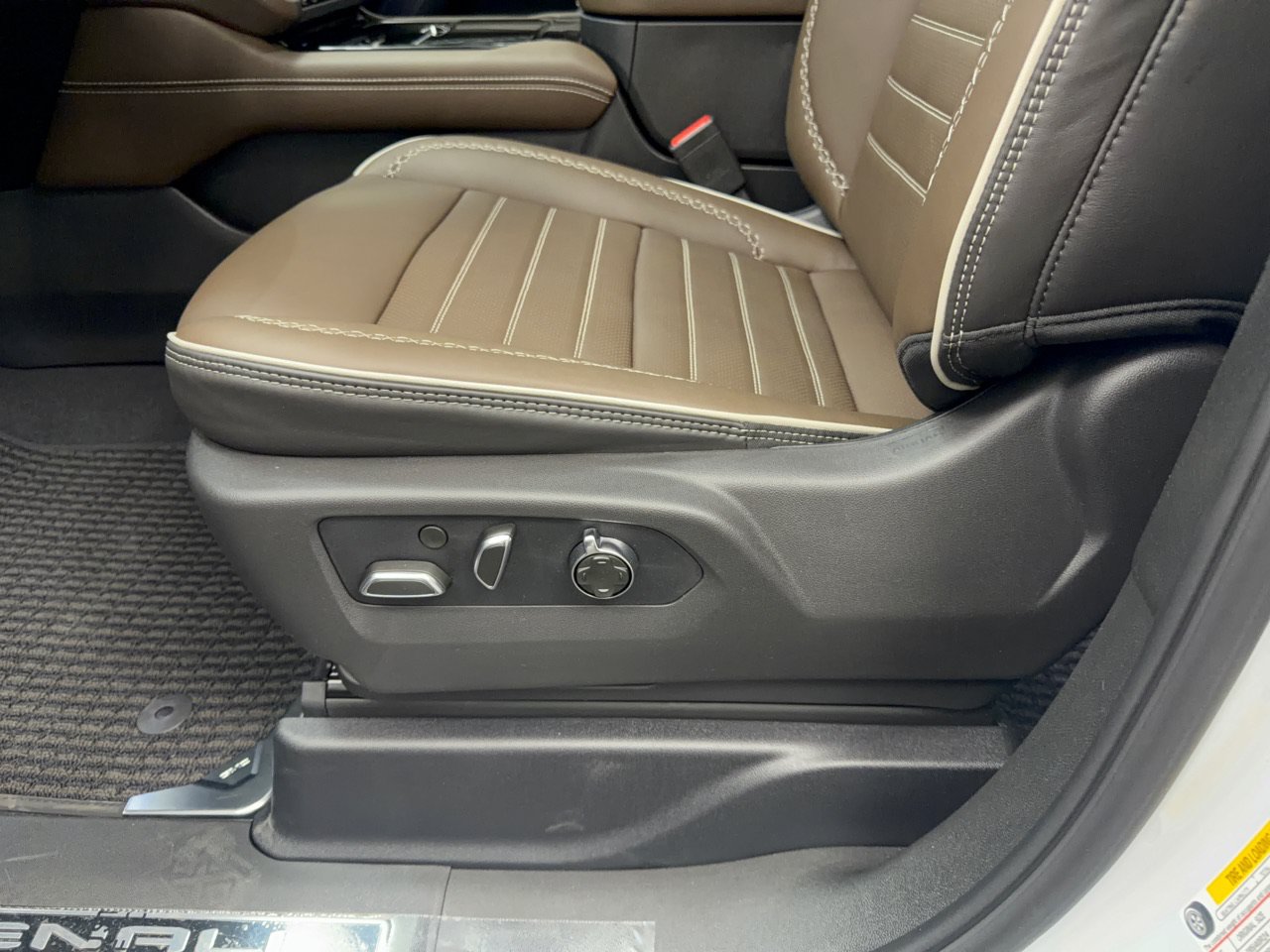 2027 GMC Yukon XL Denali Ultimate - Photo 15