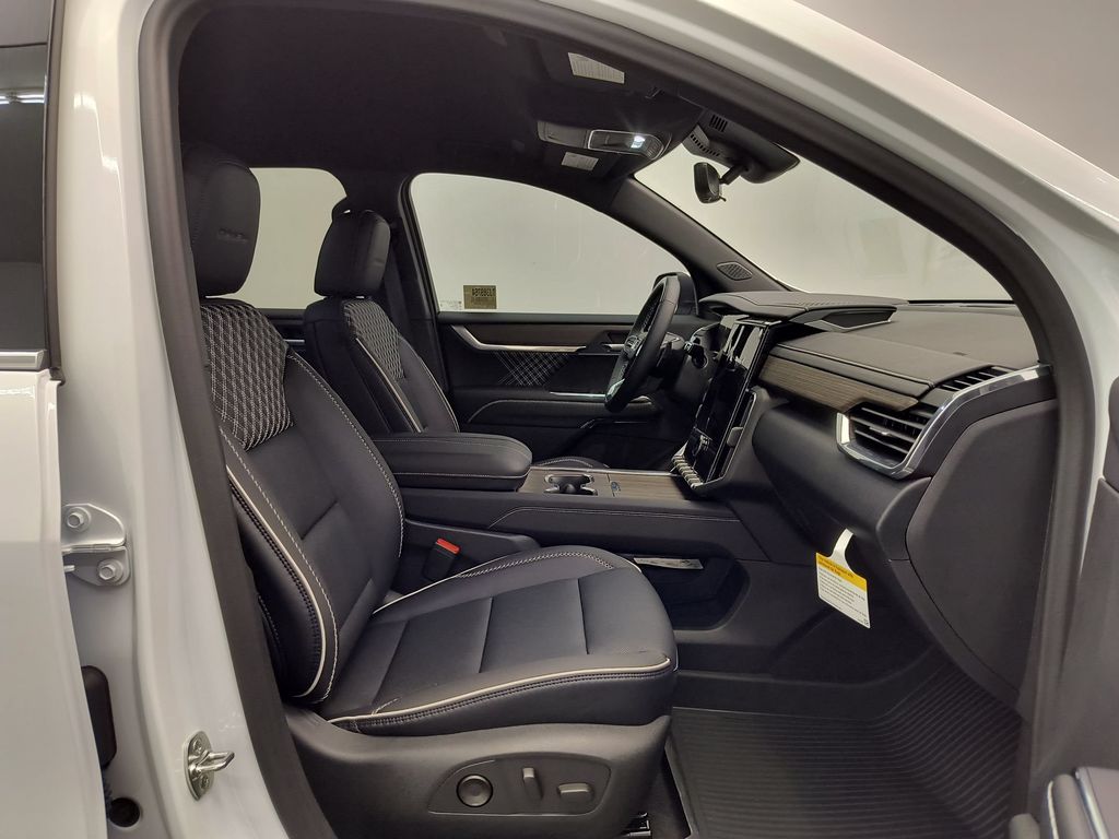 2026 GMC Acadia Denali - Photo 22