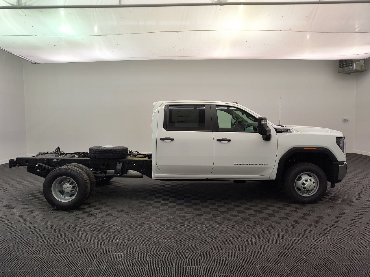 2026 GMC Sierra 3500 Chassis Cab Pro - Photo 8