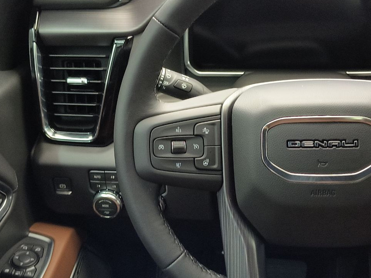 2026 GMC Sierra 2500HD Denali Ultimate - Photo 18