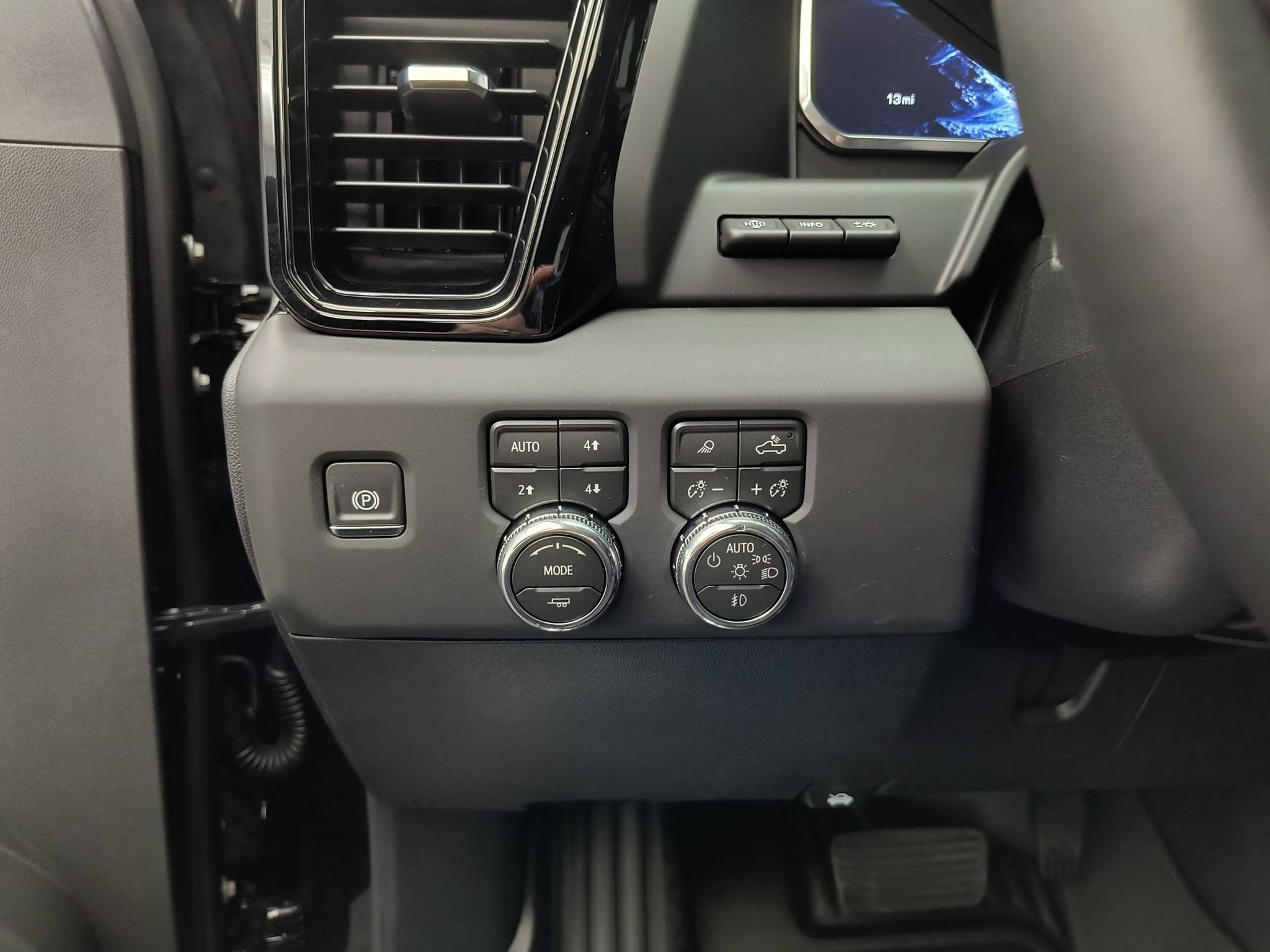 2026 GMC Sierra 3500HD AT4 - Photo 14