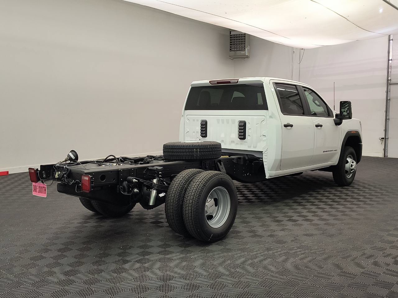 2026 GMC Sierra 3500 Chassis Cab Pro - Photo 9