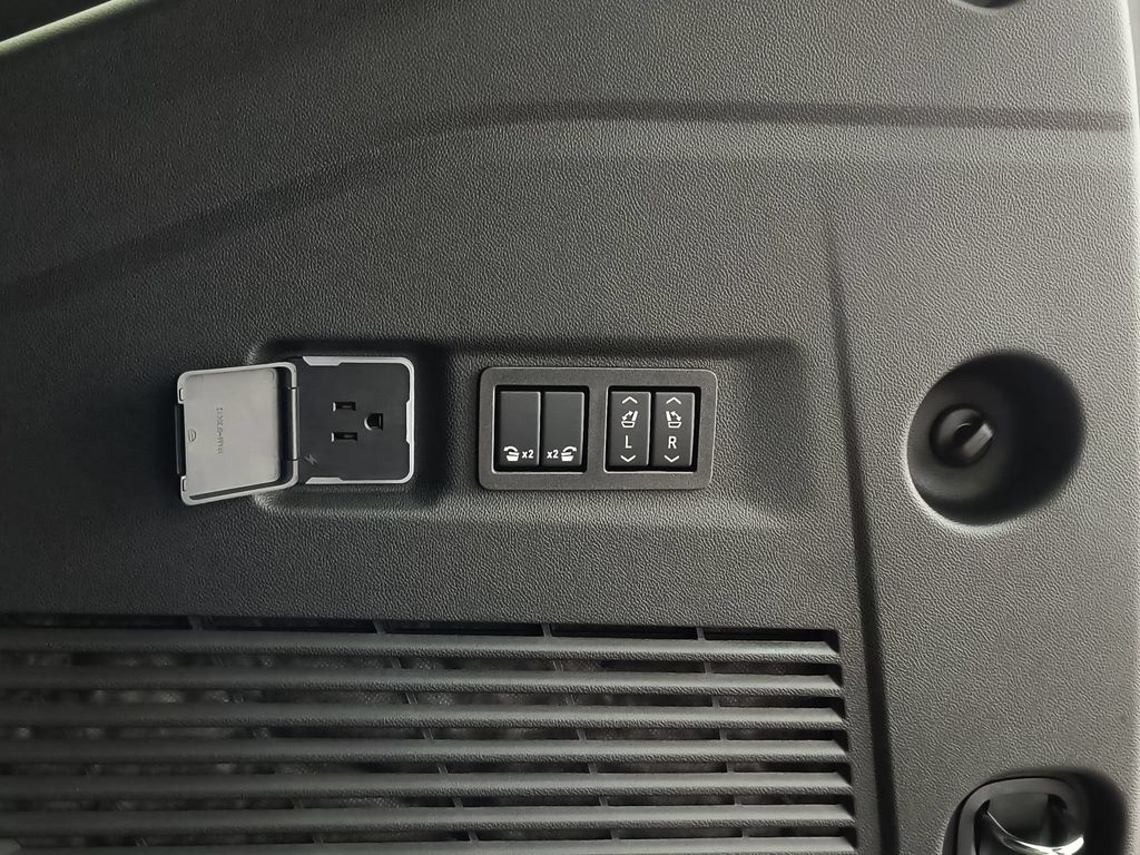2026 GMC Yukon XL AT4 - Photo 15