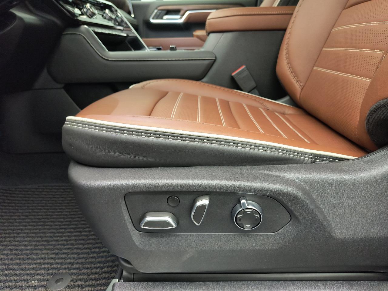 2026 GMC Sierra 2500HD Denali Ultimate - Photo 16