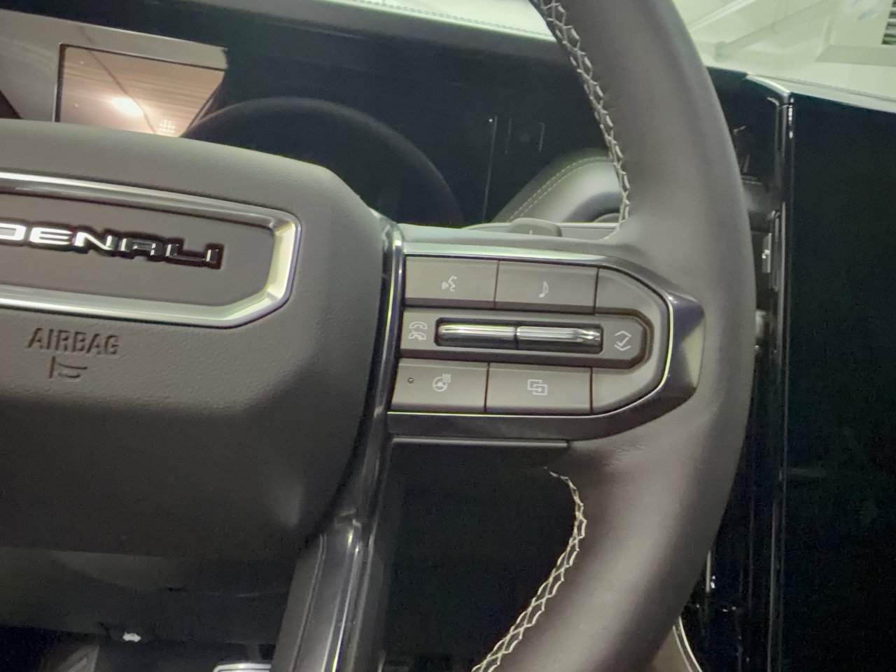 2027 GMC Yukon XL Denali Ultimate - Photo 18