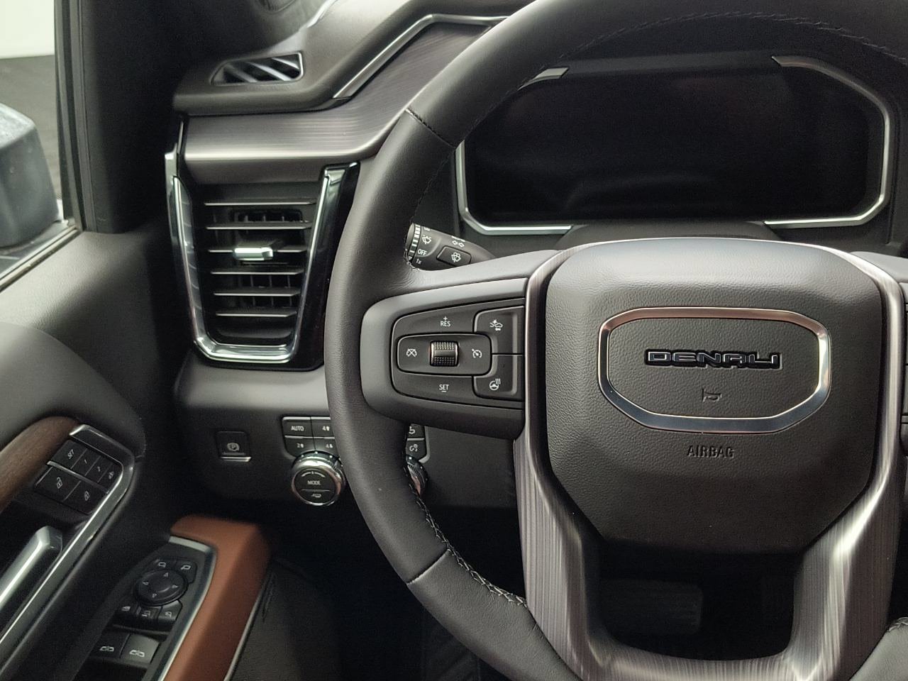 2026 GMC Sierra 3500HD Denali Ultimate - Photo 18
