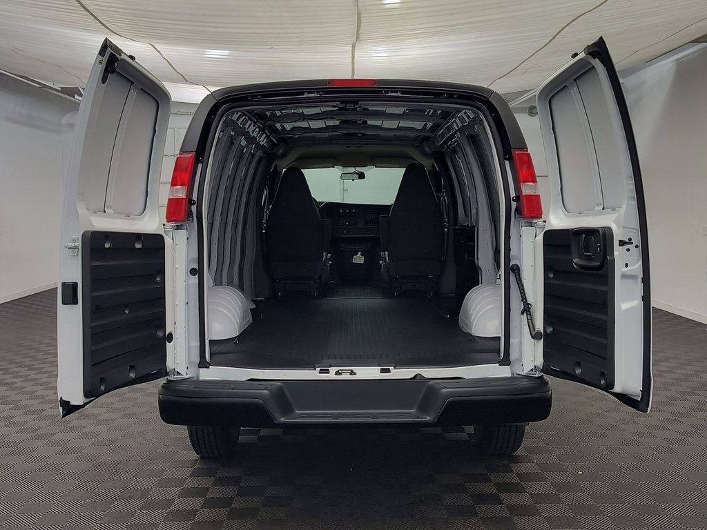 2026 GMC Savana Cargo Work Van - Photo 18
