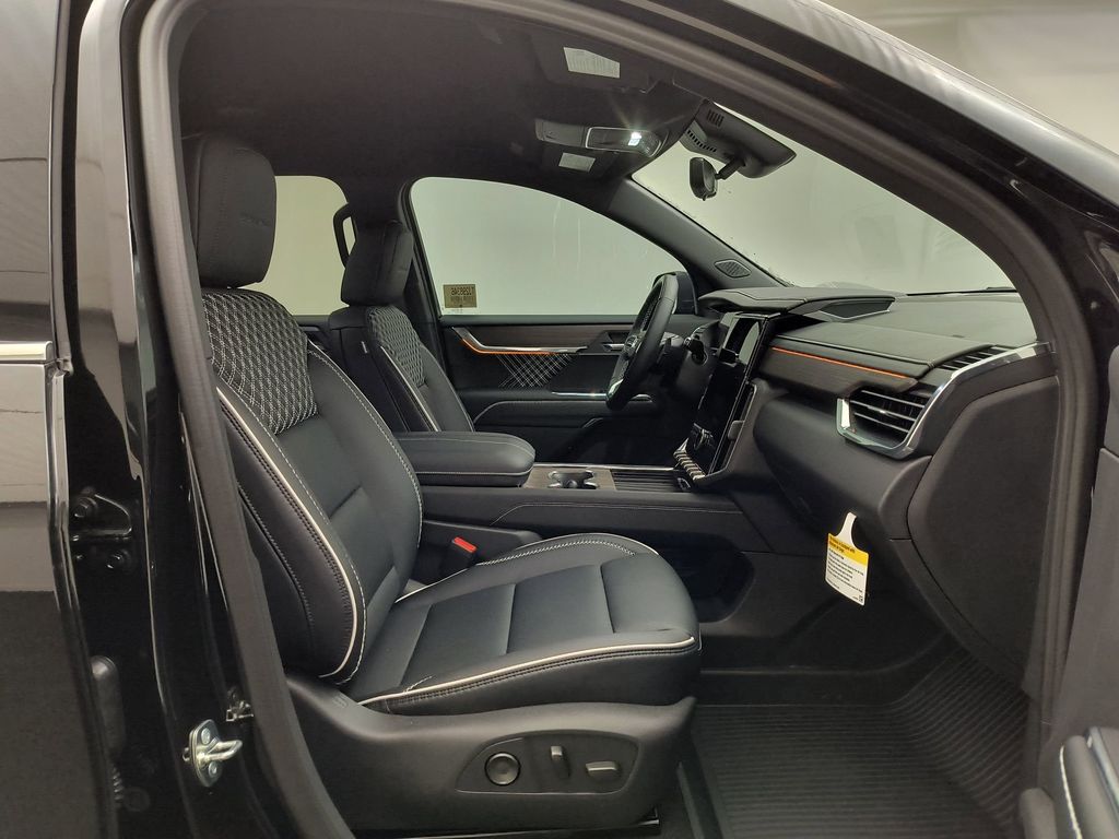 2026 GMC Acadia Denali - Photo 30