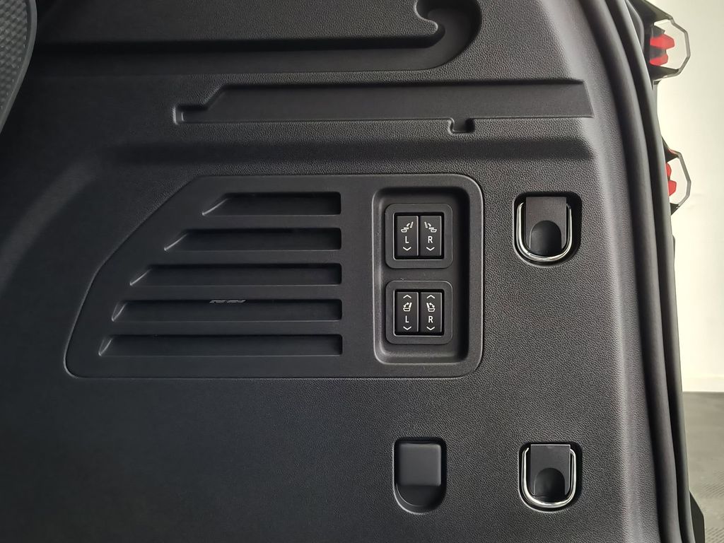 2026 GMC Acadia Denali - Photo 14