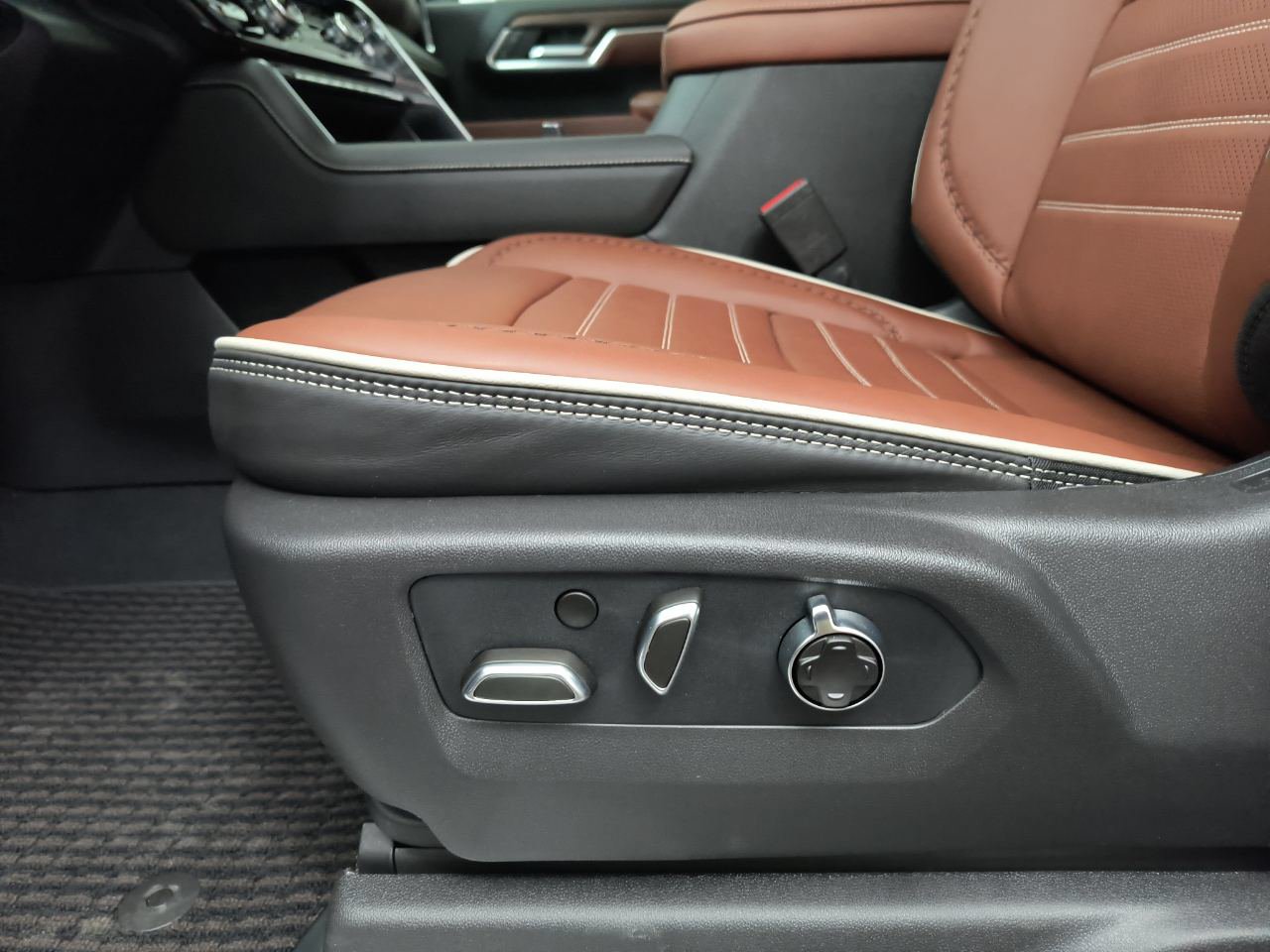 2026 GMC Sierra 3500HD Denali Ultimate - Photo 16