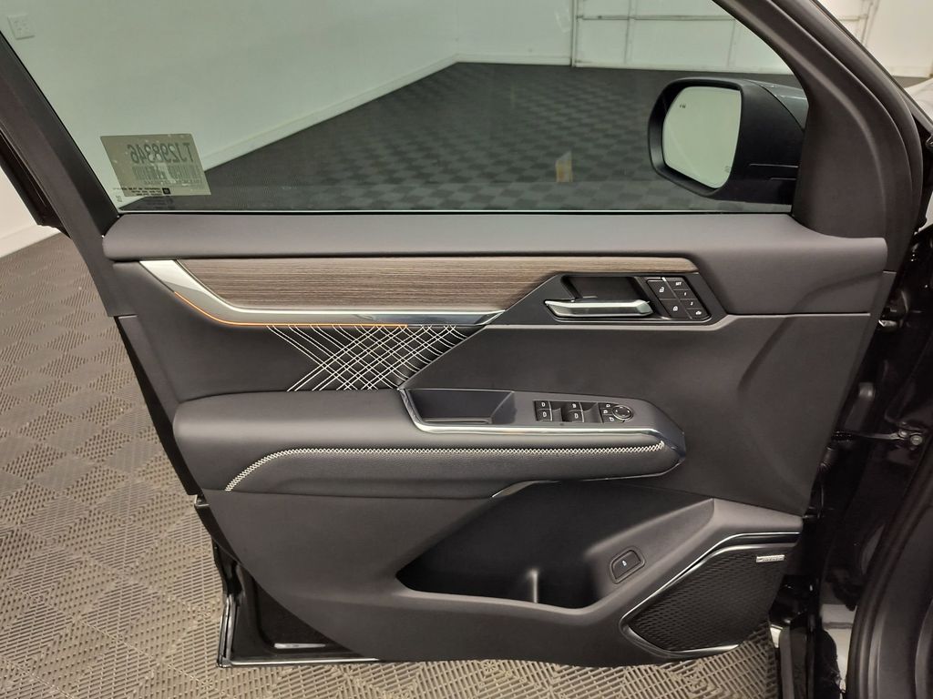 2026 GMC Acadia Denali - Photo 17