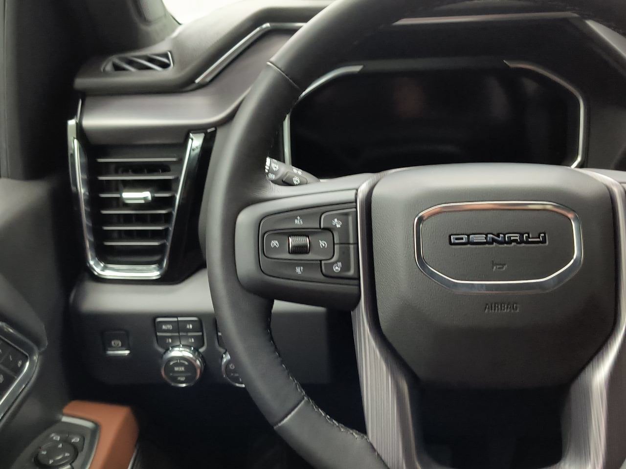2026 GMC Sierra 2500HD Denali Ultimate - Photo 18
