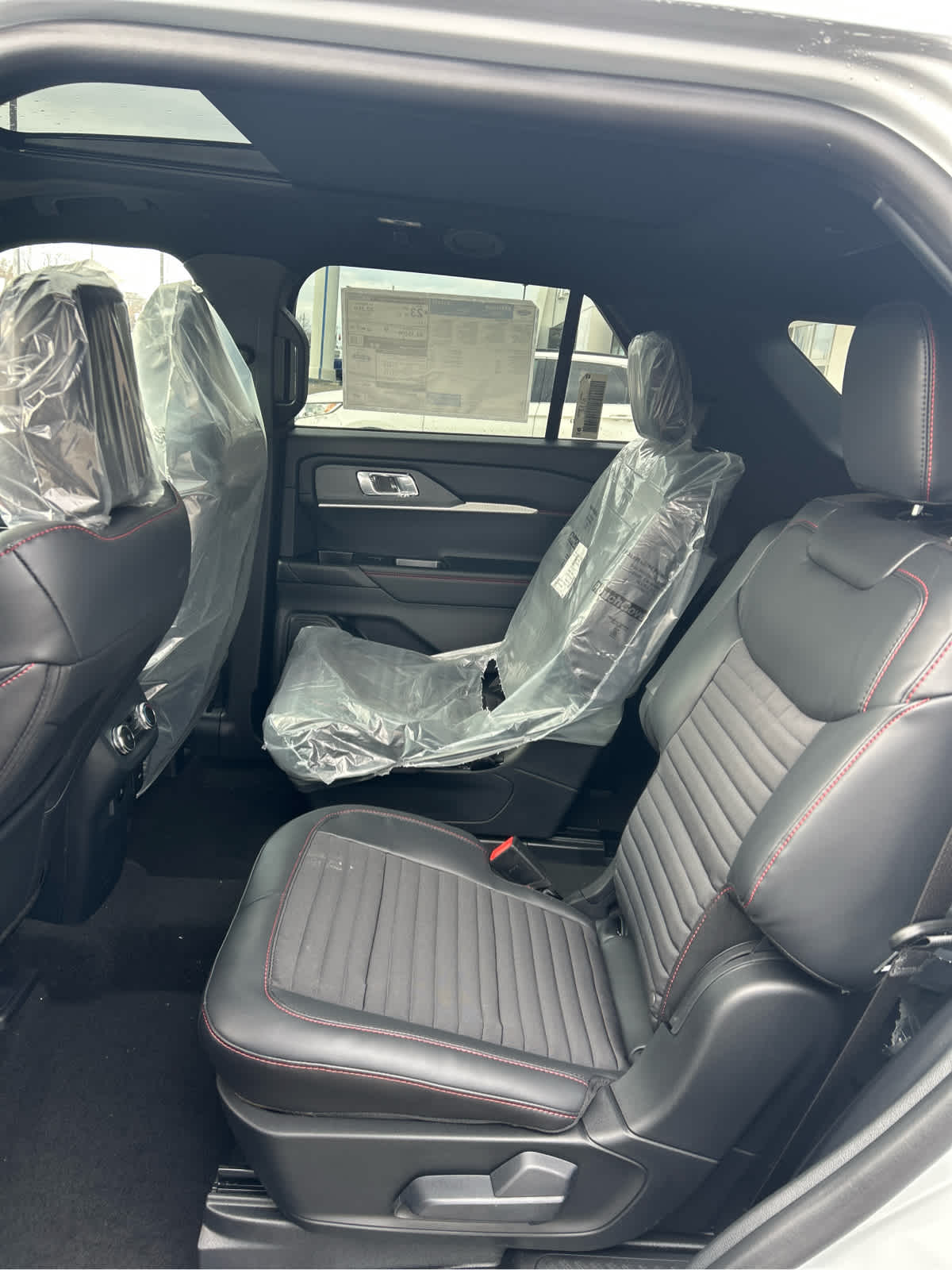 2026 Ford Explorer ST-Line - Photo 12