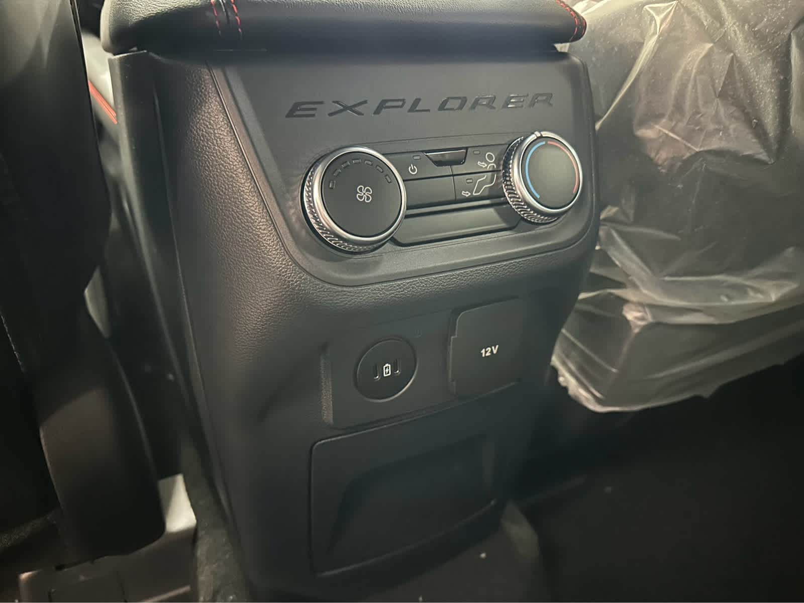 2026 Ford Explorer ST-Line - Photo 33