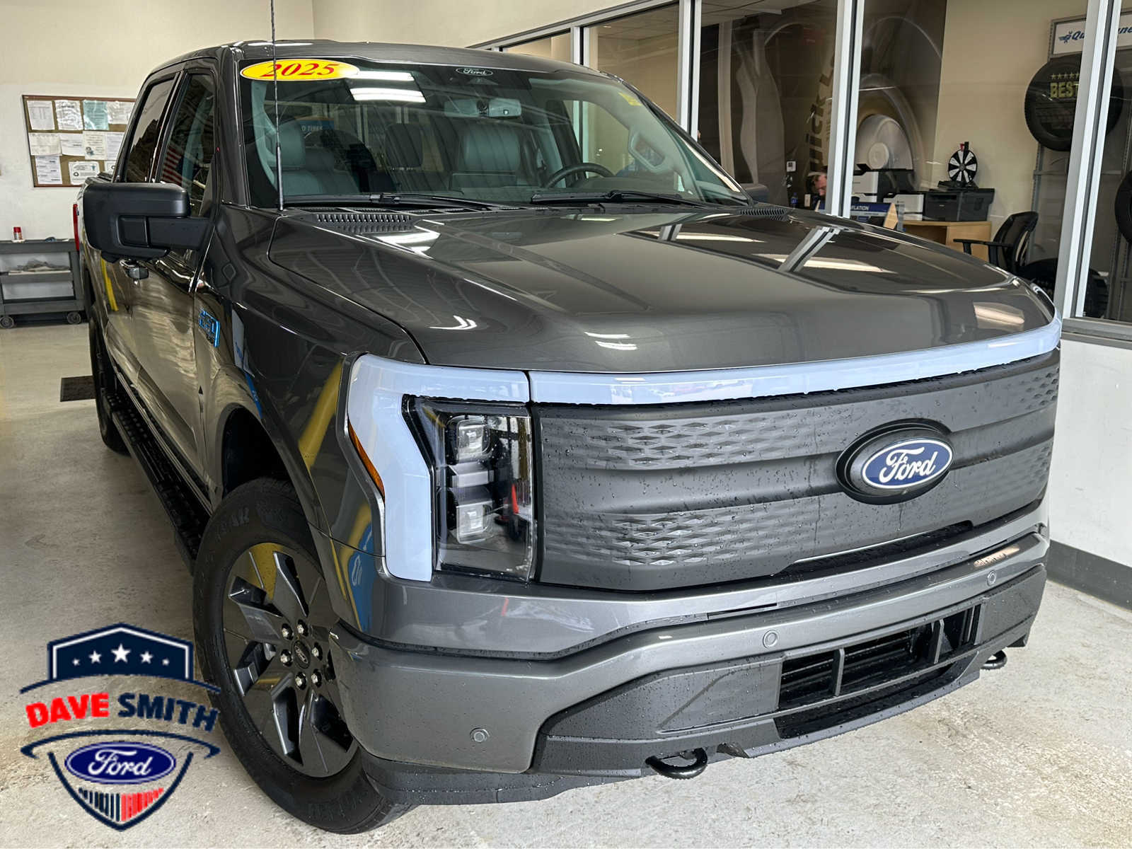 2025 Ford F-150 Lightning Truck SuperCrew Cab 