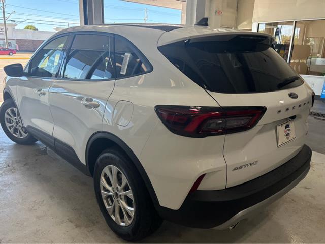 2025 Ford Escape Active photo 2