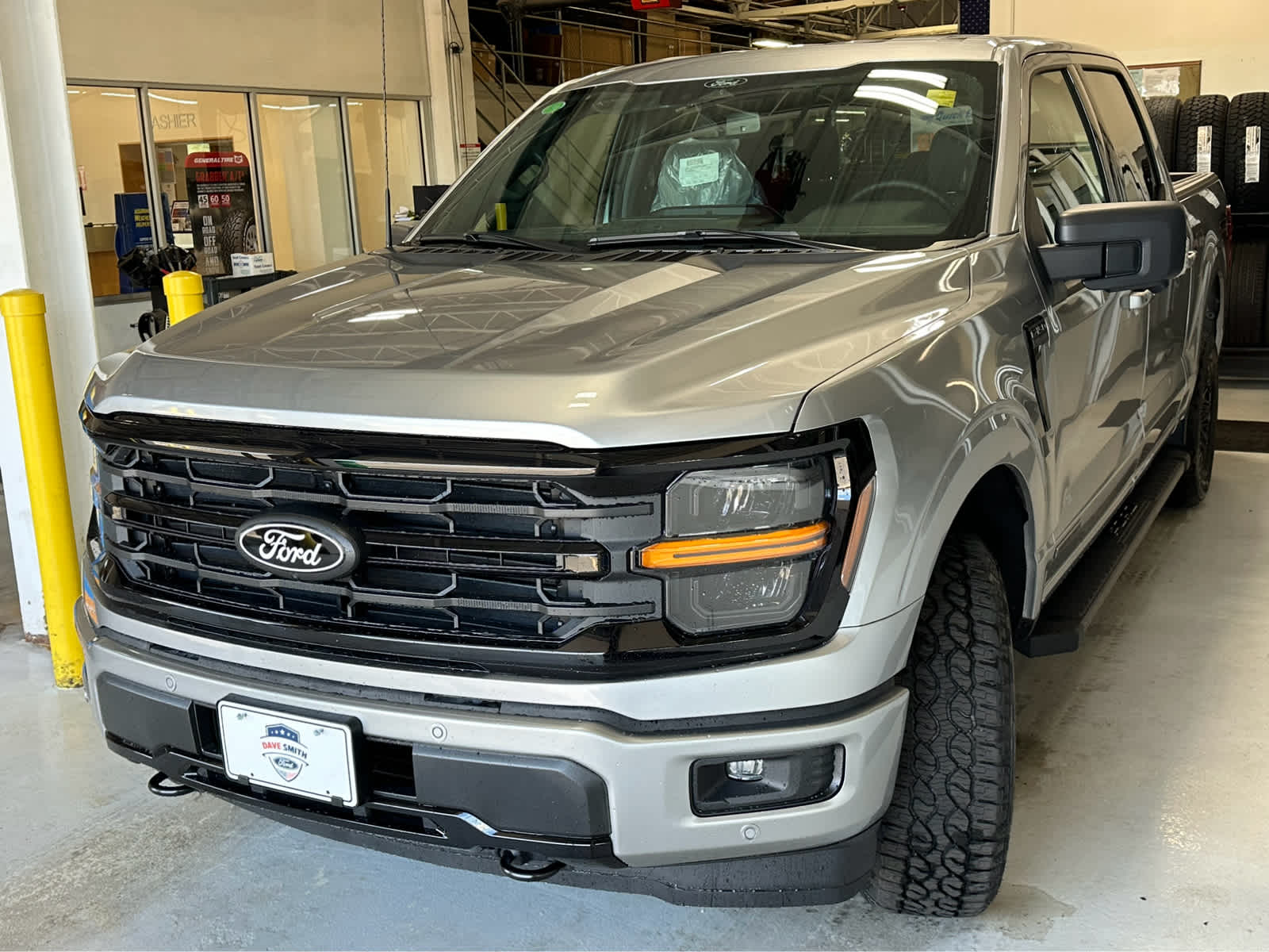 2025 Ford F-150 XLT photo 2