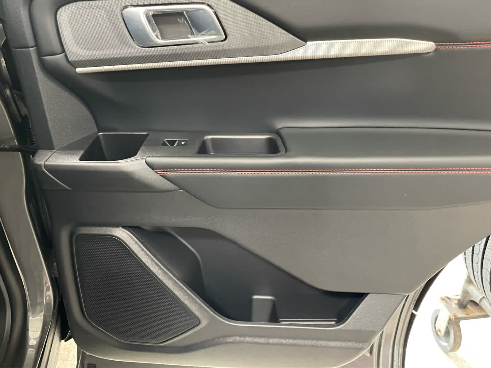 2026 Ford Explorer ST-Line - Photo 29