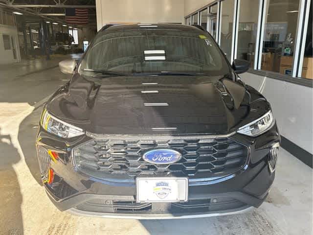 2025 Ford Escape ST-Line photo 2