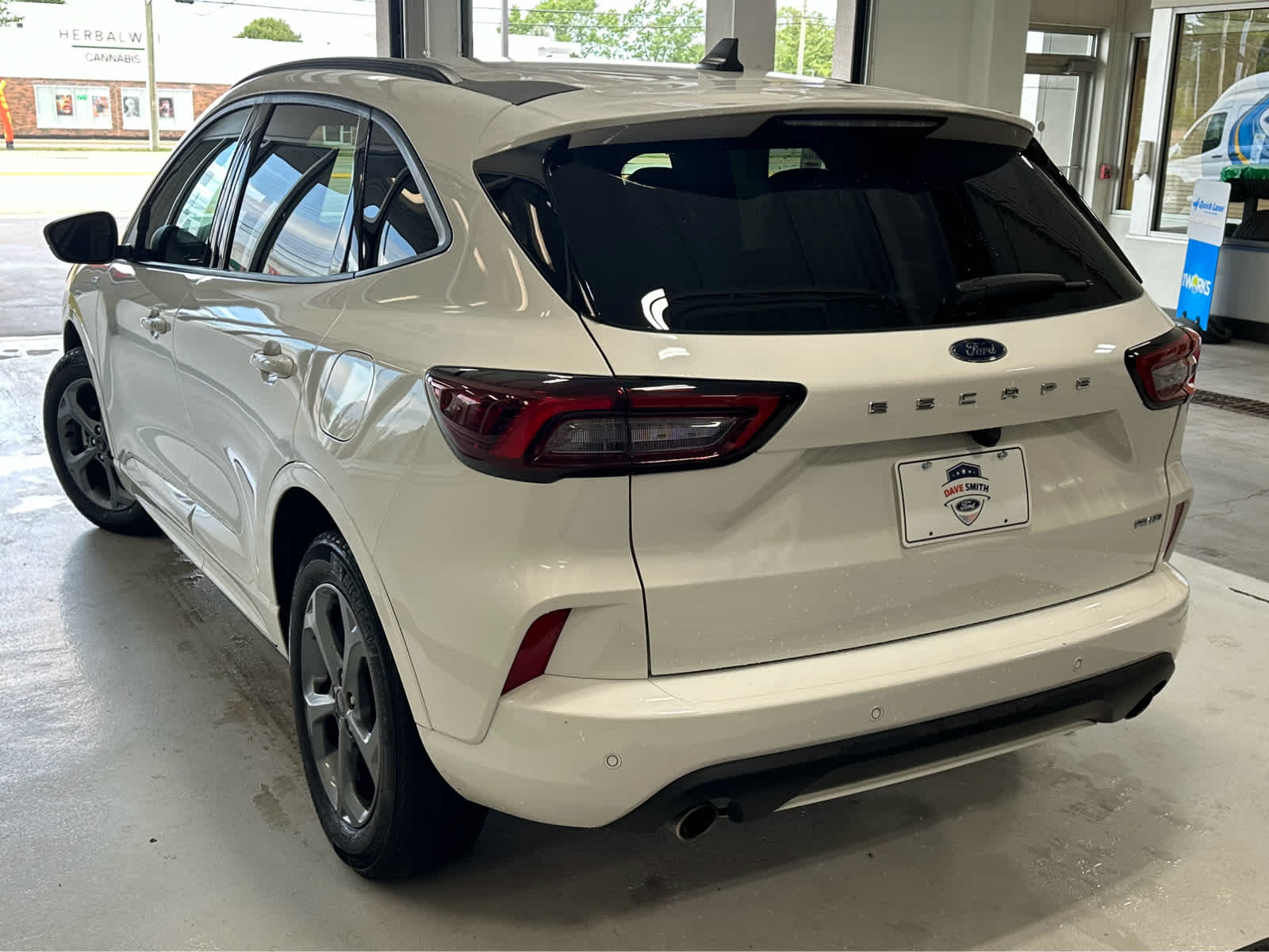 2024 Ford Escape ST-Line photo 4