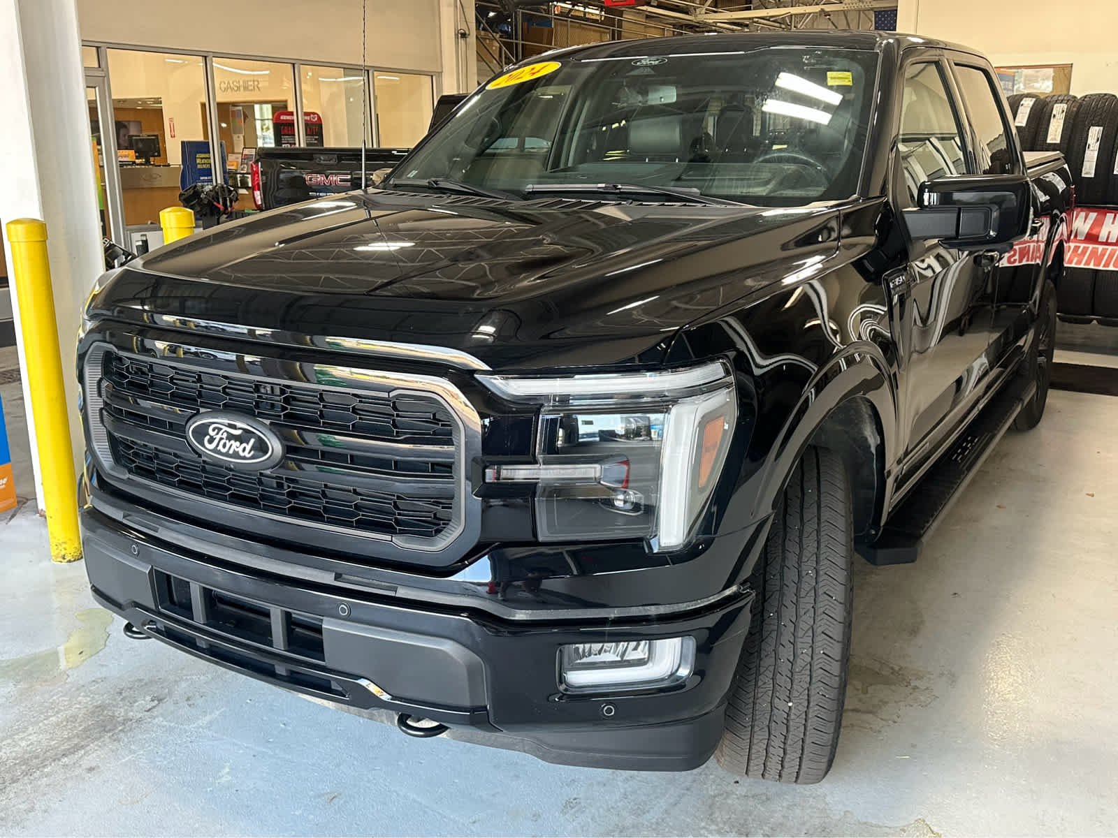 2024 Ford F-150 Lariat photo 2