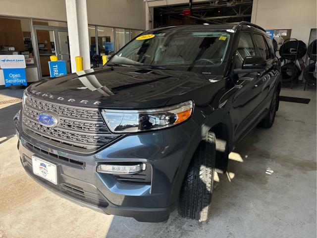 2023 Ford Explorer XLT photo 3
