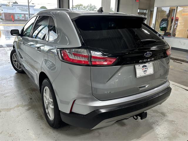 2022 Ford Edge SEL photo 4